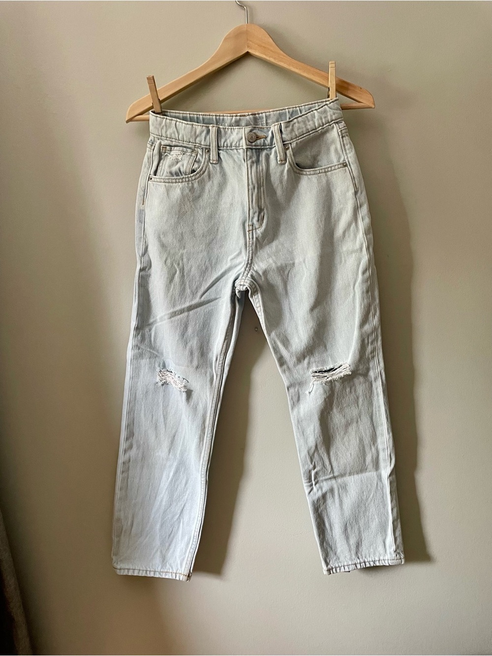 Old Navy Slouchy Straight High-Rise Distressed Jeans light wash - girls 12